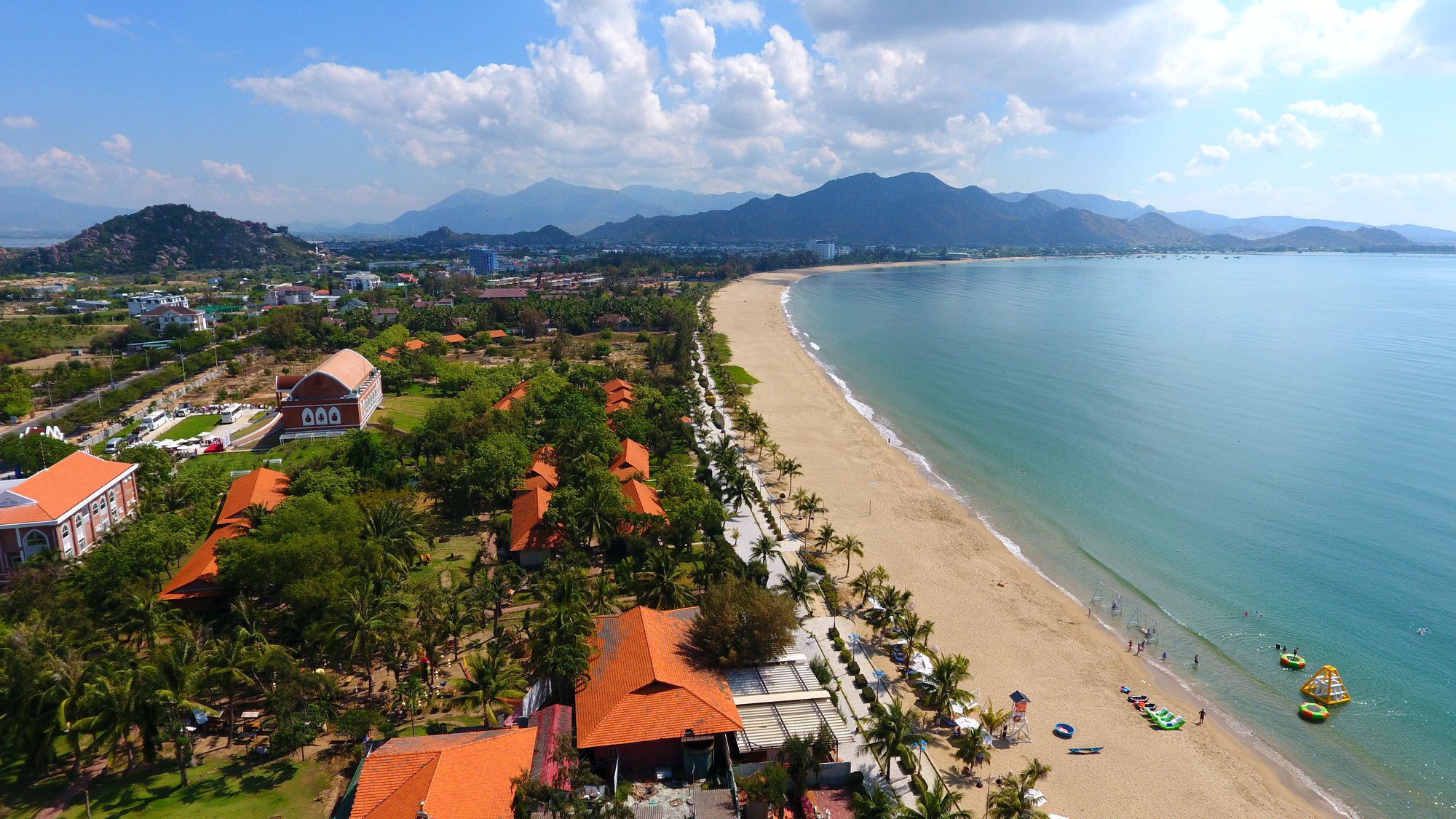 Dv Xe đưa đón sân bay đi Phan Rang giúp bạn ngắm nhìn bãi biển Bình Sơn- Ninh Chữ tuyệt đẹp hấp dẫn du khách 