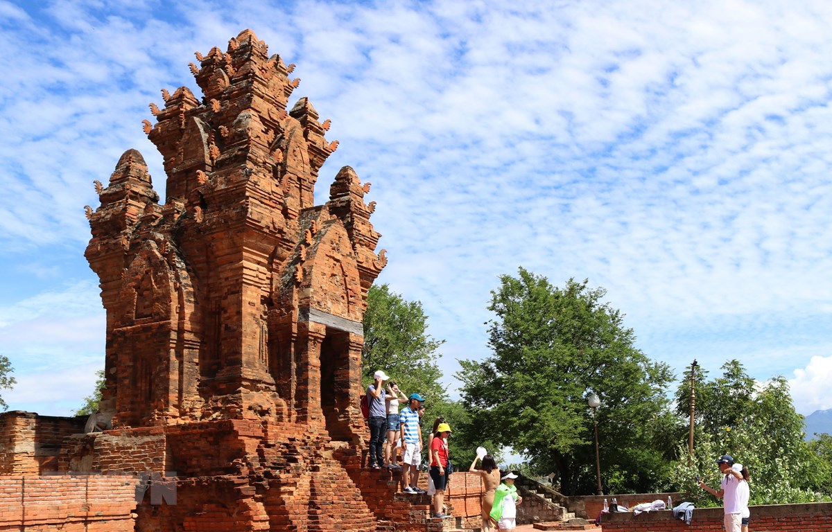 Nơi thổi hồn vào đất Mẹ - Tháp Poklong Garai 